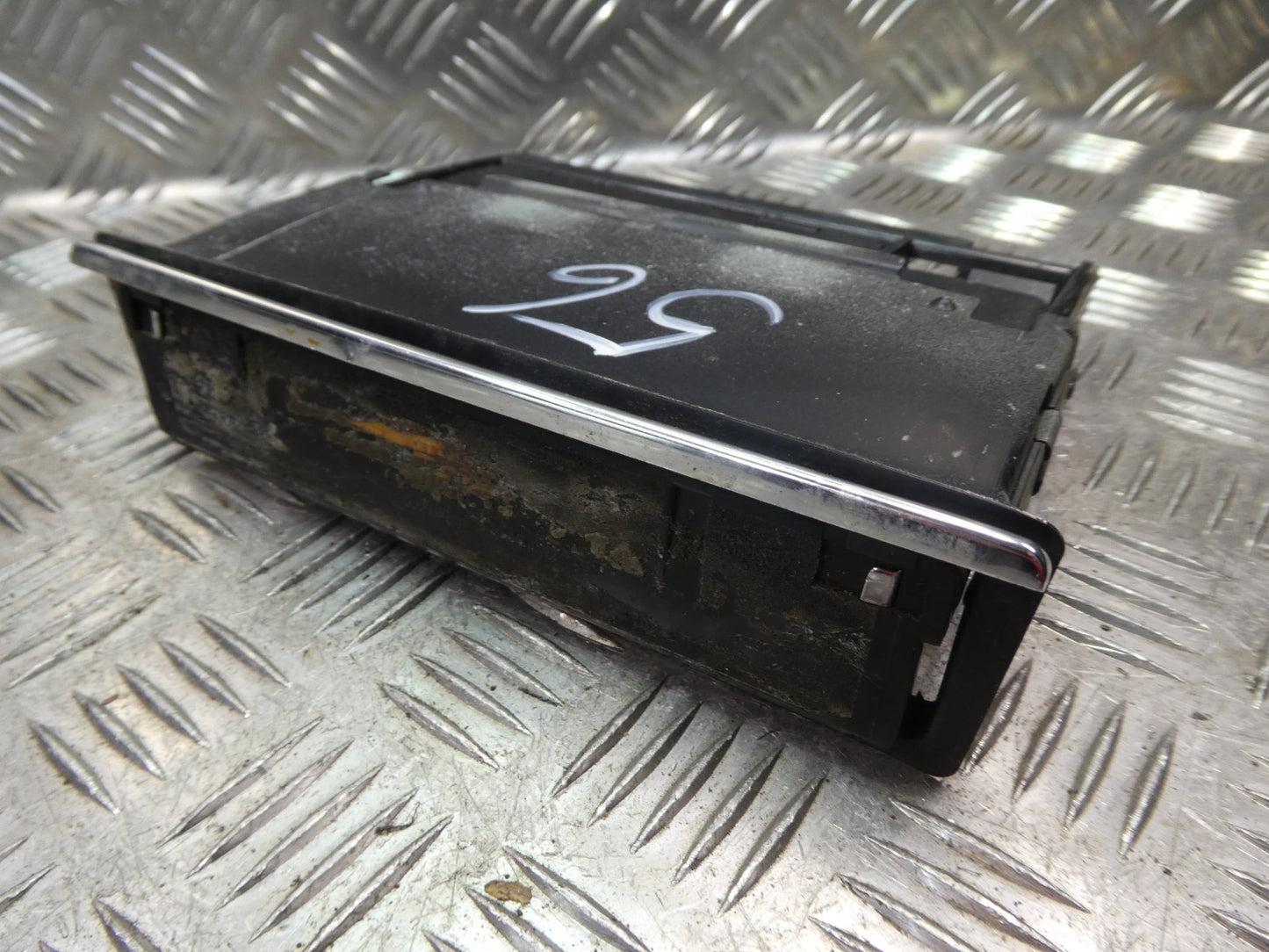 Mercedes-Benz W126 SEC C126 Aschenbecher vorne unvollständig