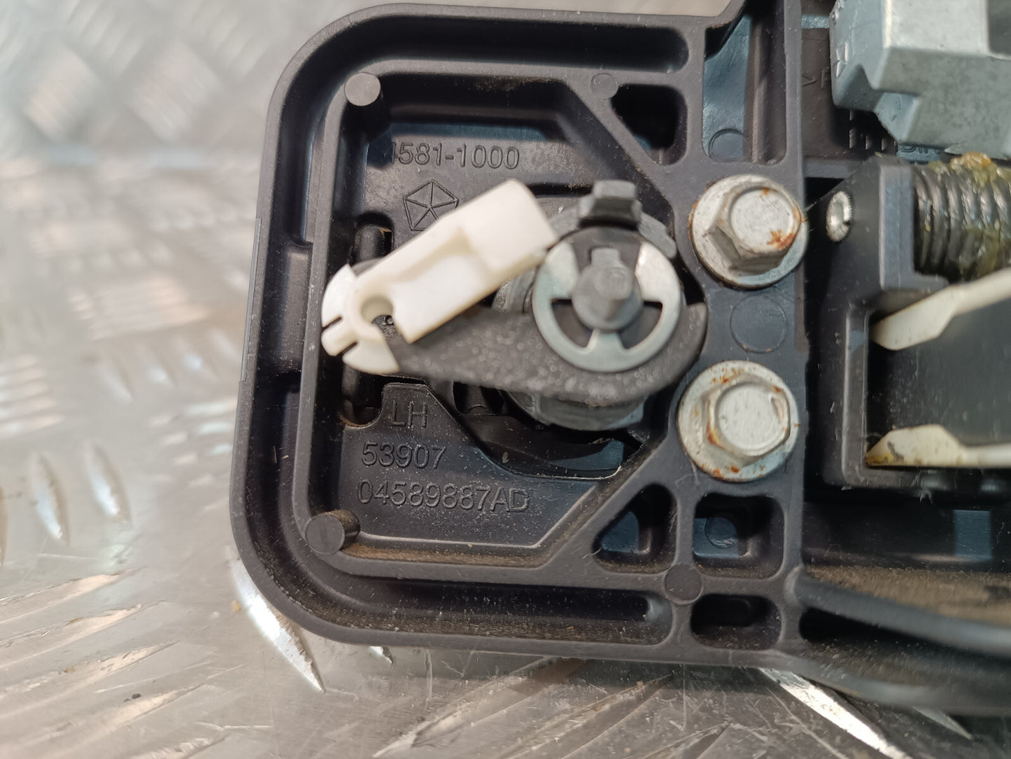 Jeep Grand Cherokee WK2 Tür Griff Türgriff Vorne ORIGINAL gebraucht - 04589881AI