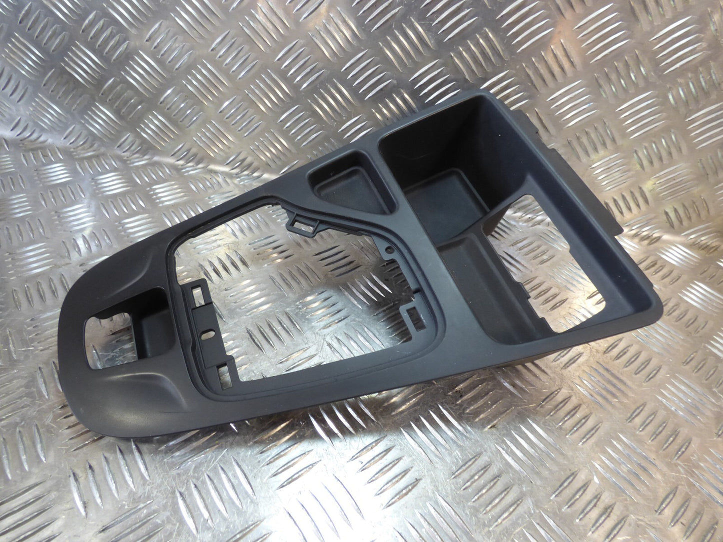Jeep KL 2015 Blende Abdeckung Rahmen Mittelkonsole 1UJ61DX9AC ORIGINAL gebraucht - Cherokee