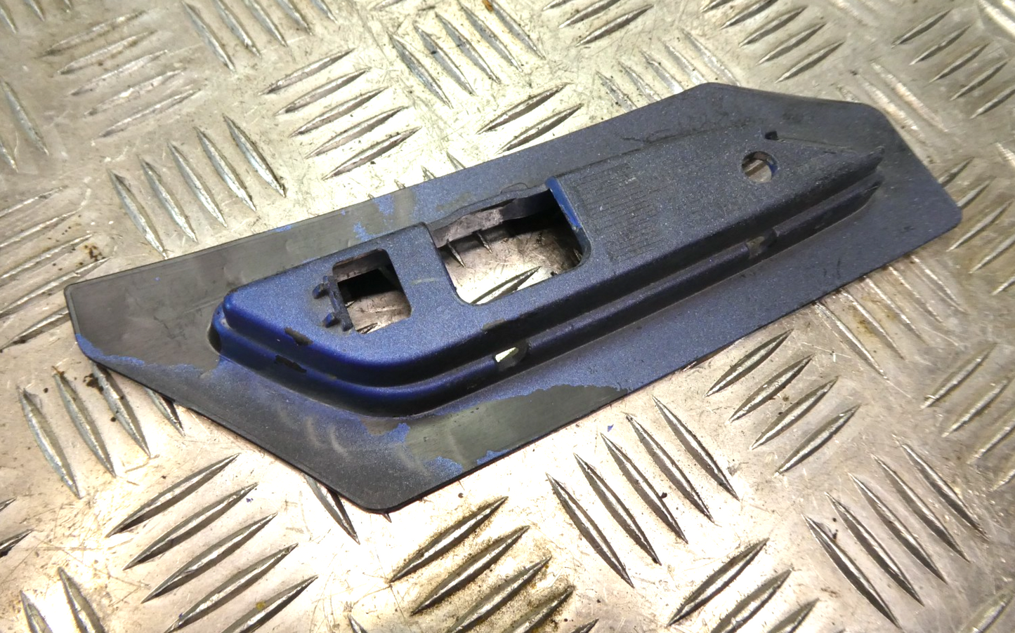 Porsche Panamera 3.0 E-Hybrid Halter Seitenstandleuchte vorne links ORIGINAL gebraucht - 97050558102