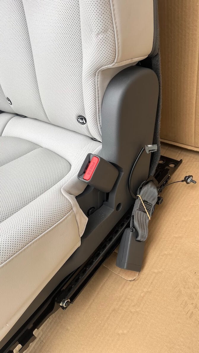 HYUNDAI IONIQ 5 Leder Sitze Hinten Recht Weiß Ausstattung wie NEU ORIGINAL gebraucht - reichhaltigste