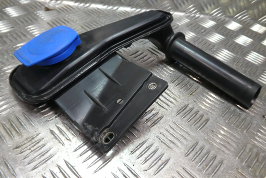 Orig PORSCHE MACAN 3.0 TDI EINFÜLLSTUTZEN TANK 95B955449A 95B955452A ORIGINAL gebraucht - WASCHANLAGE