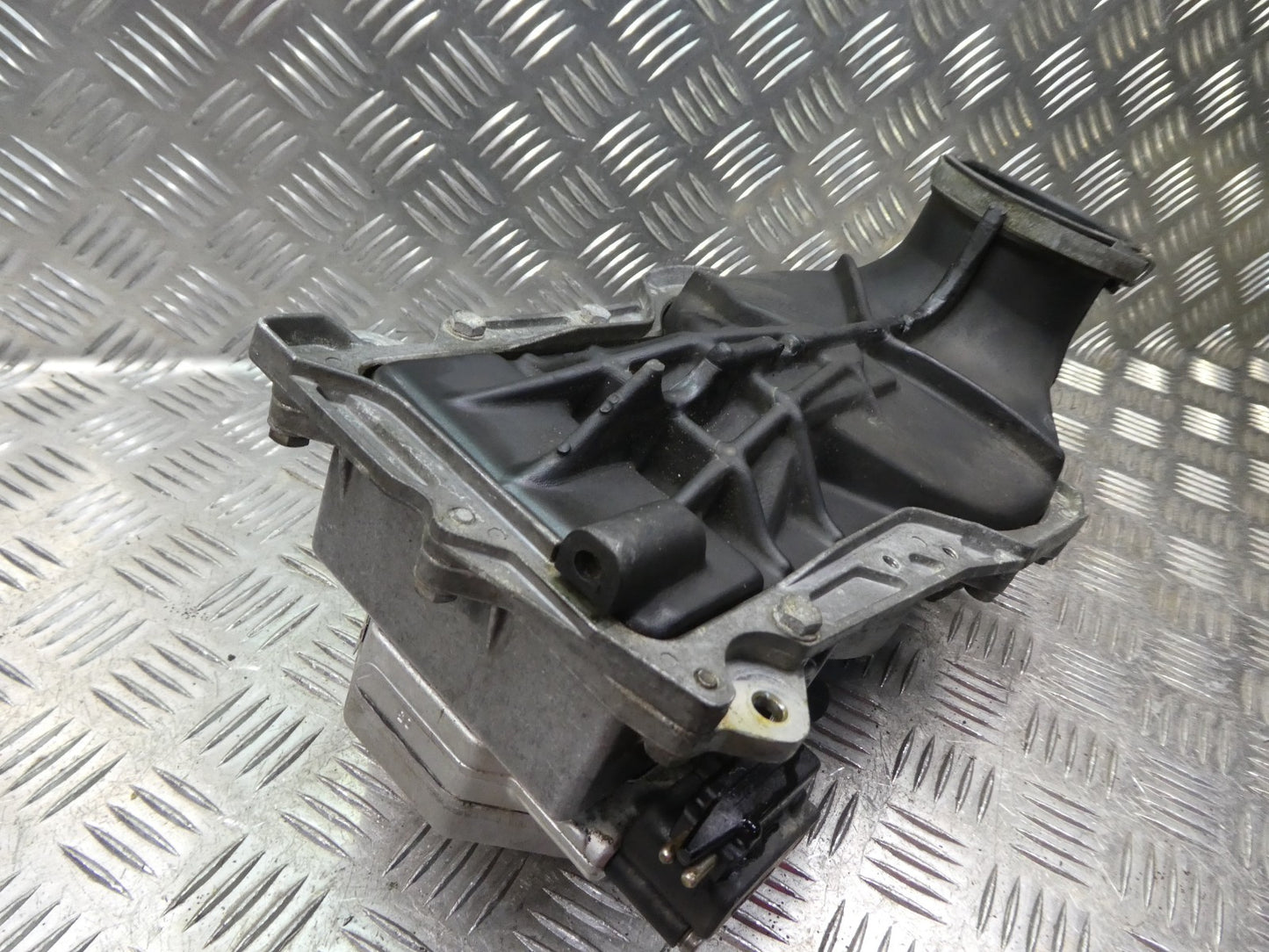 Mercedes-Benz W126 C126 Mengenteiler für Einspritzanlage 0438121037 ORIGINAL gebraucht - 0438101016