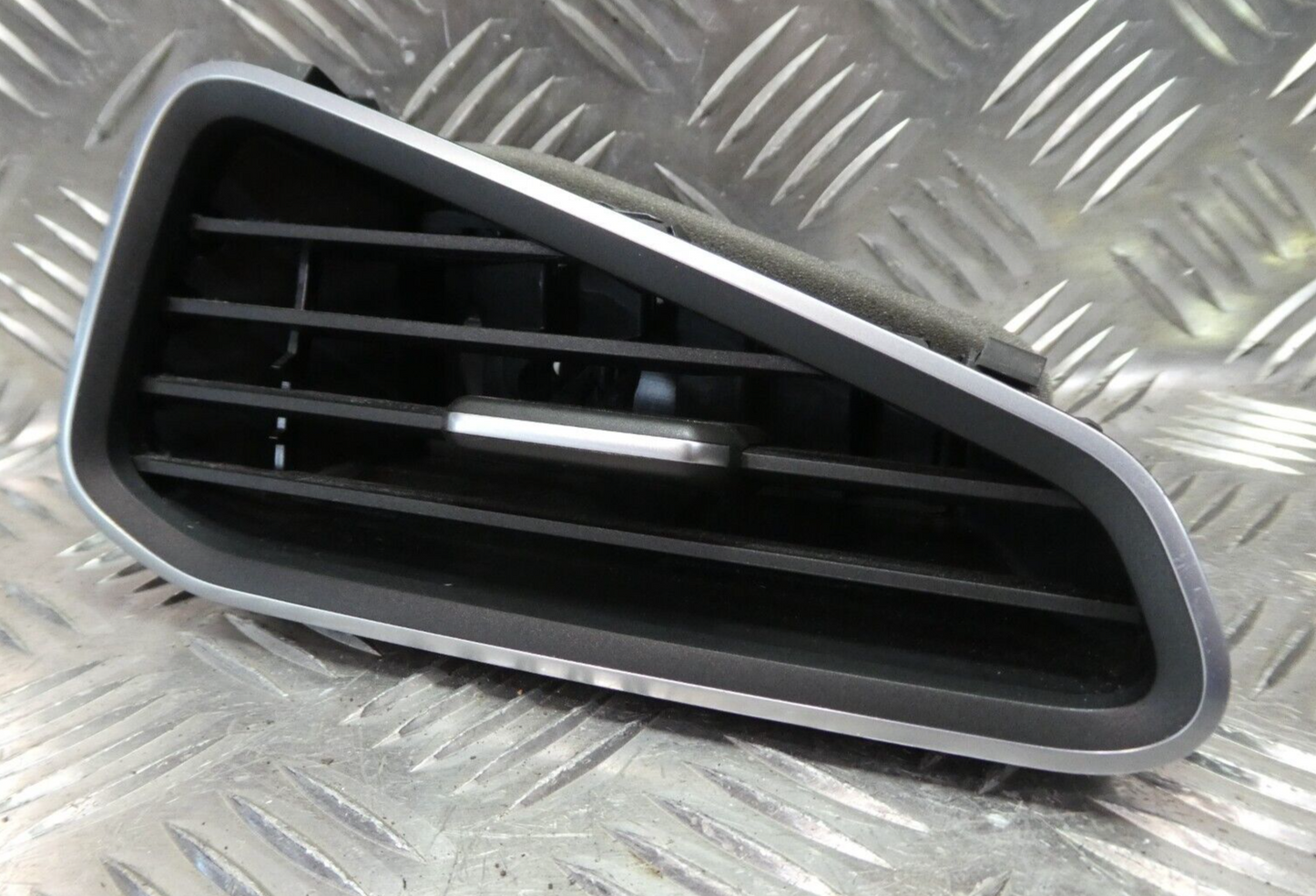 VW ID3 Lüftungsdüse Düse Lüftung links Luft Ausström 10A819703 GNT ORIGINAL gebraucht - Volkswagen