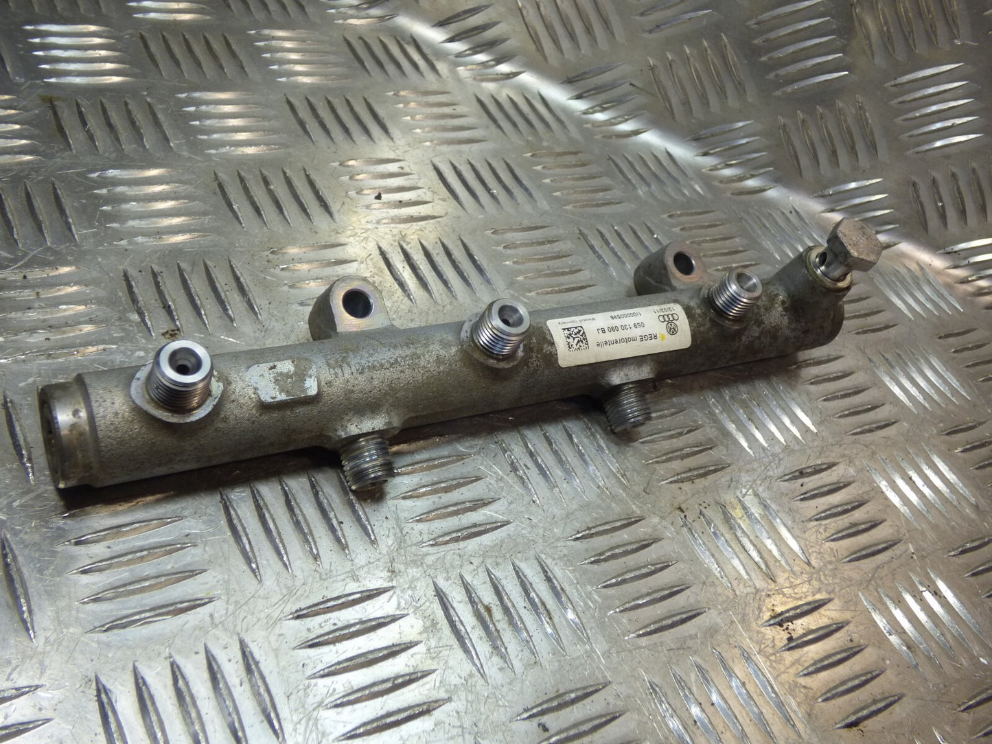 Porsche Cayenne 92A 3.0 TDI Kraftstoffverteiler Einsprizleiste ORIGINAL gebraucht - 059130090BJ