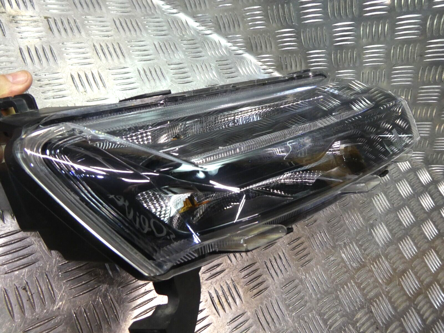 Dacia Spring 2022 LED Tagfahrlicht Vorne Rechts Frontscheinwerfer ORIGINAL gebraucht - 266008993R