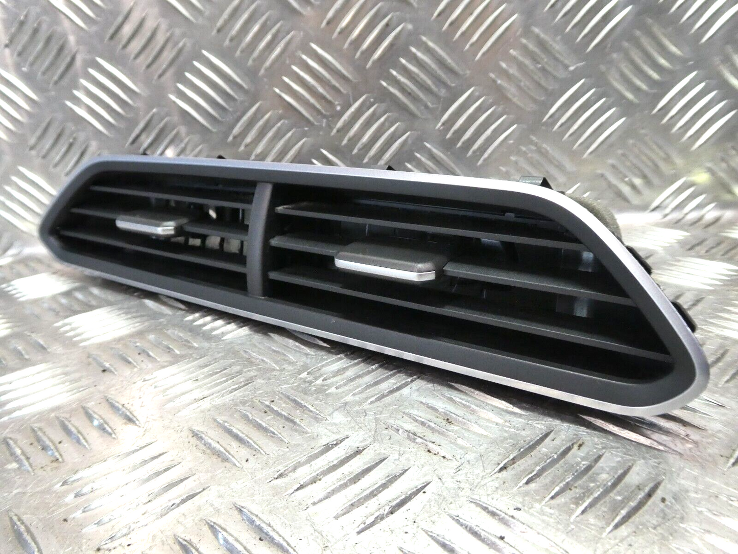 VW ID3 Armaturenbrett Mitte Lüftungsdüsen 10A819728 GNT ORIGINAL gebraucht - Volkswagen