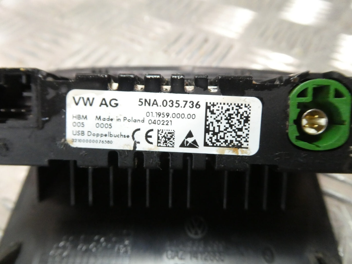 VW ID3 Pro 10A863099 5NA035736 Doppel 2x USB-Buchse Slot Port USB-C ORIGINAL gebraucht - Volkswagen
