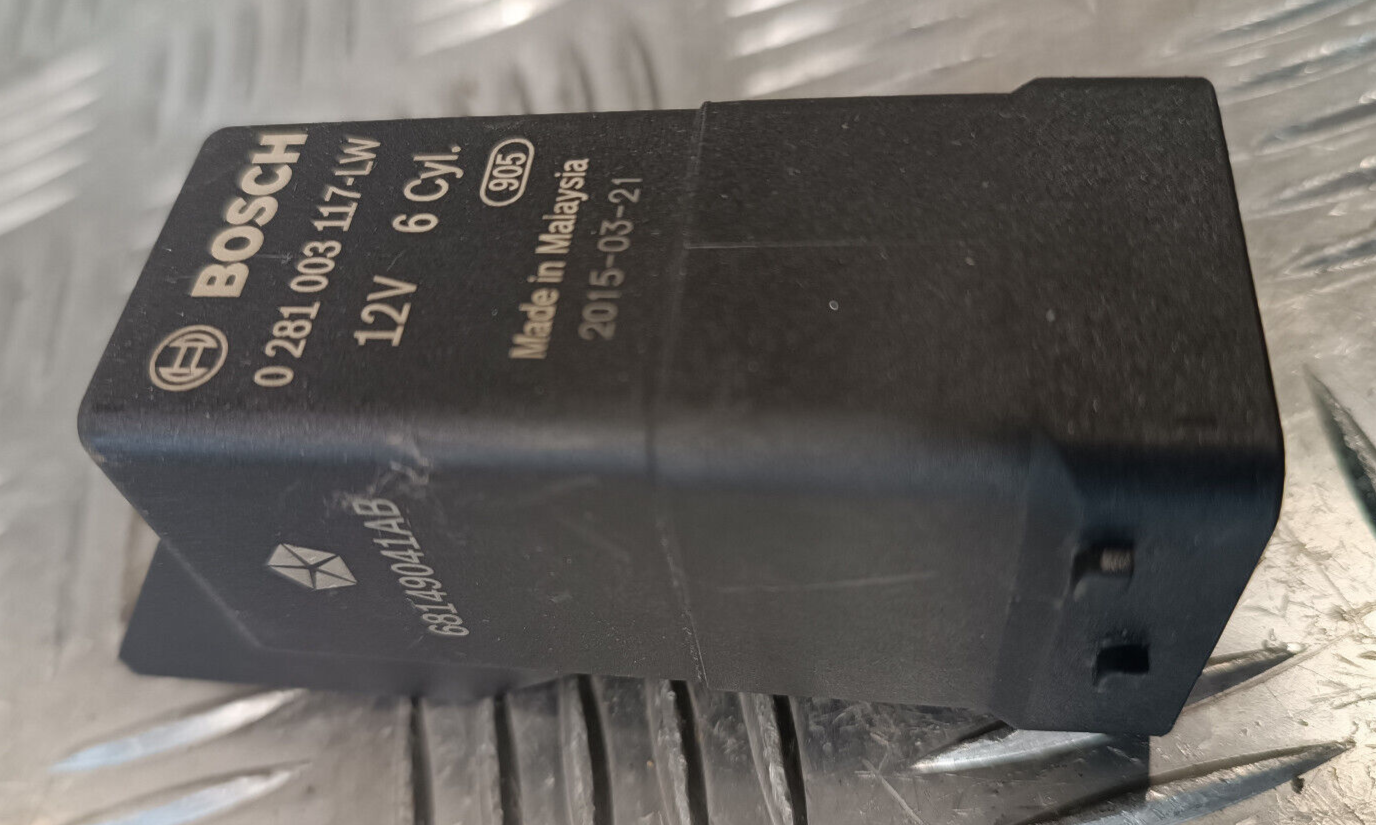 Jeep Grand Cherokee WK2 Diesel Glühkerze Relais BOSCH 0281003117 ORIGINAL gebraucht - 68149041AB