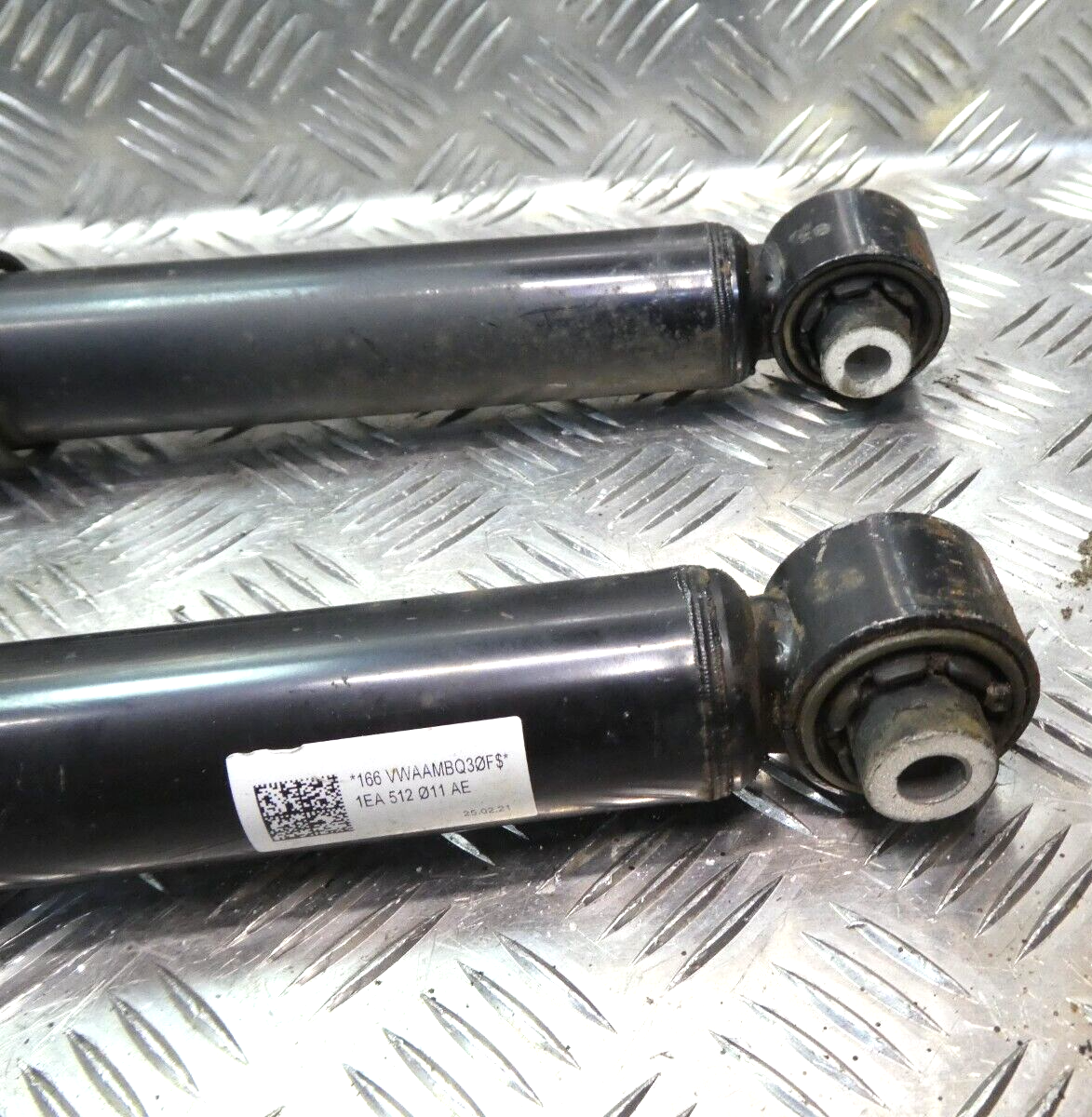 VW ID3 ID.3 Stoßdämpfer hinten rechts + links 1EA512011AE 1EA513423F ORIGINAL gebraucht - Volkswagen