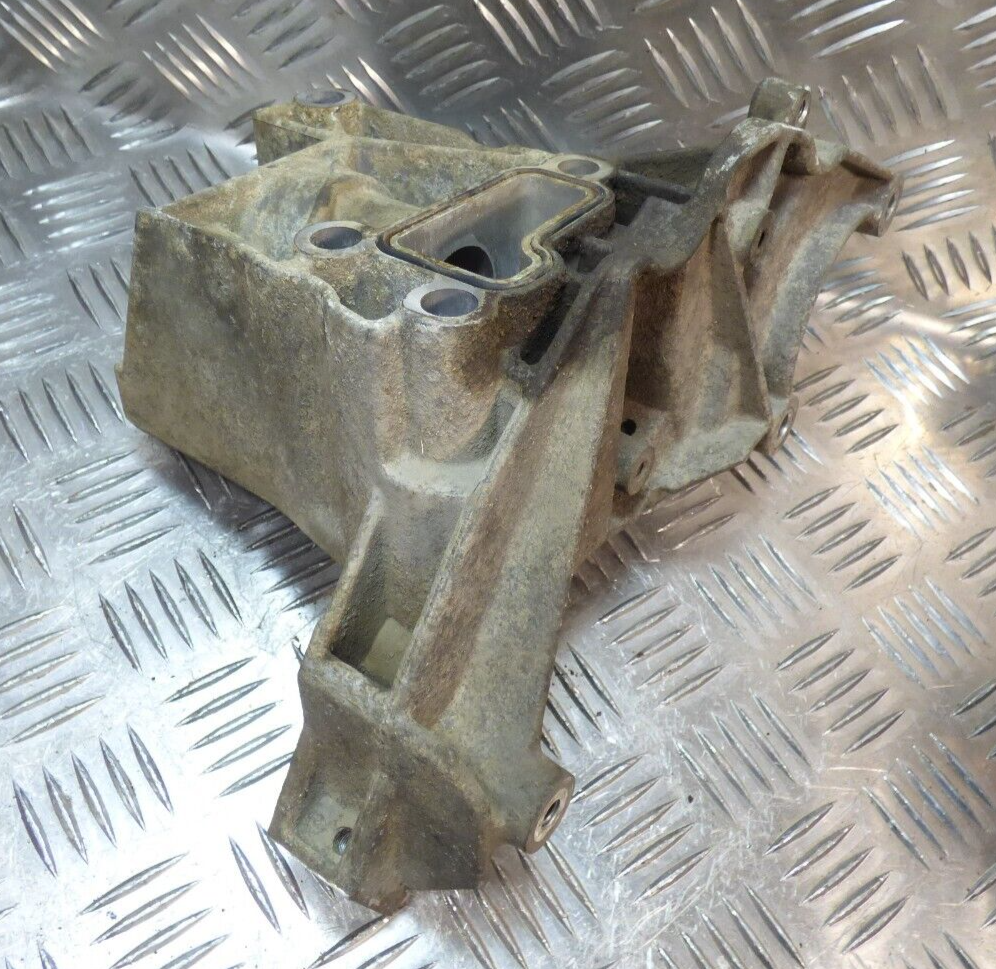 Porsche Cayenne 92A 3.0 TDI Servopumpe Halterung ORIGINAL gebraucht - 059145169AH