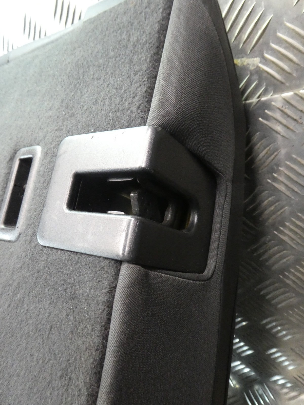 Porsche Macan 95B Schwarz Leder Stütze Sitze hinten rechts NEUWERTIG ORIGINAL gebraucht - Sitzlehne
