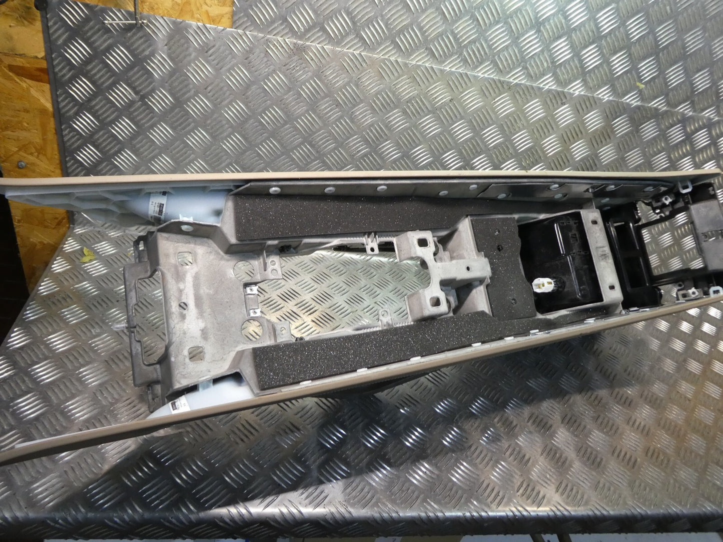 Porsche Cayenne 92A komplette Farbe: Tartufo ORIGINAL gebraucht - Armlehne