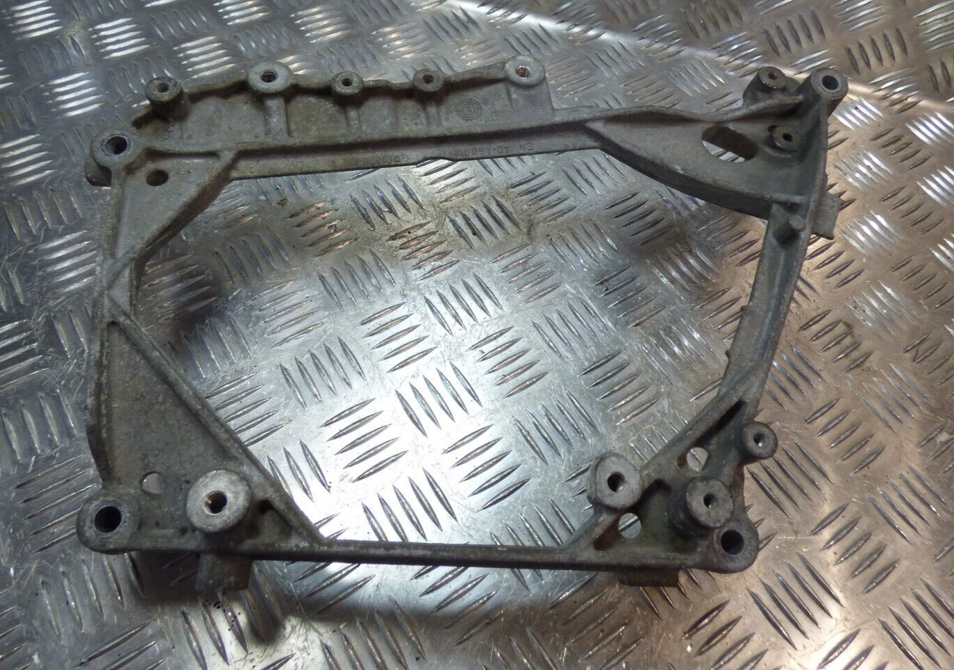 VW T6 T5 2.0 TDI CXG Halter Ladeluftkühler 04L145173C ORIGINAL gebraucht - Transporter