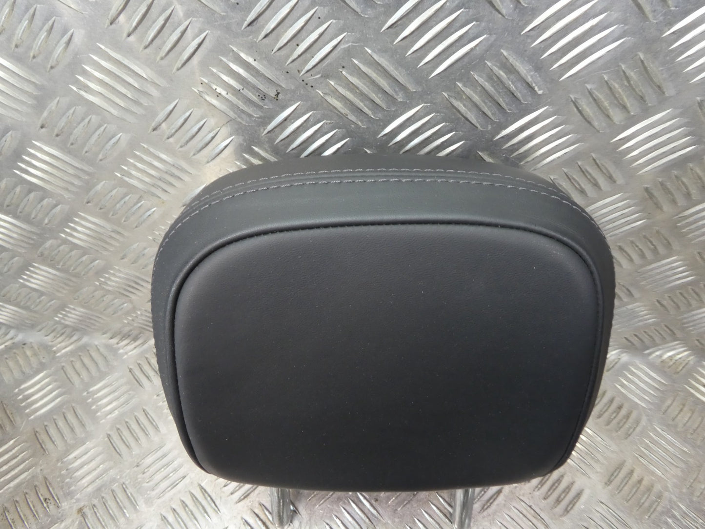 Porsche Macan 95B Schwarz Leder Kopfstütze hinten rechts o. links ORIGINAL gebraucht - NEUWERTIG