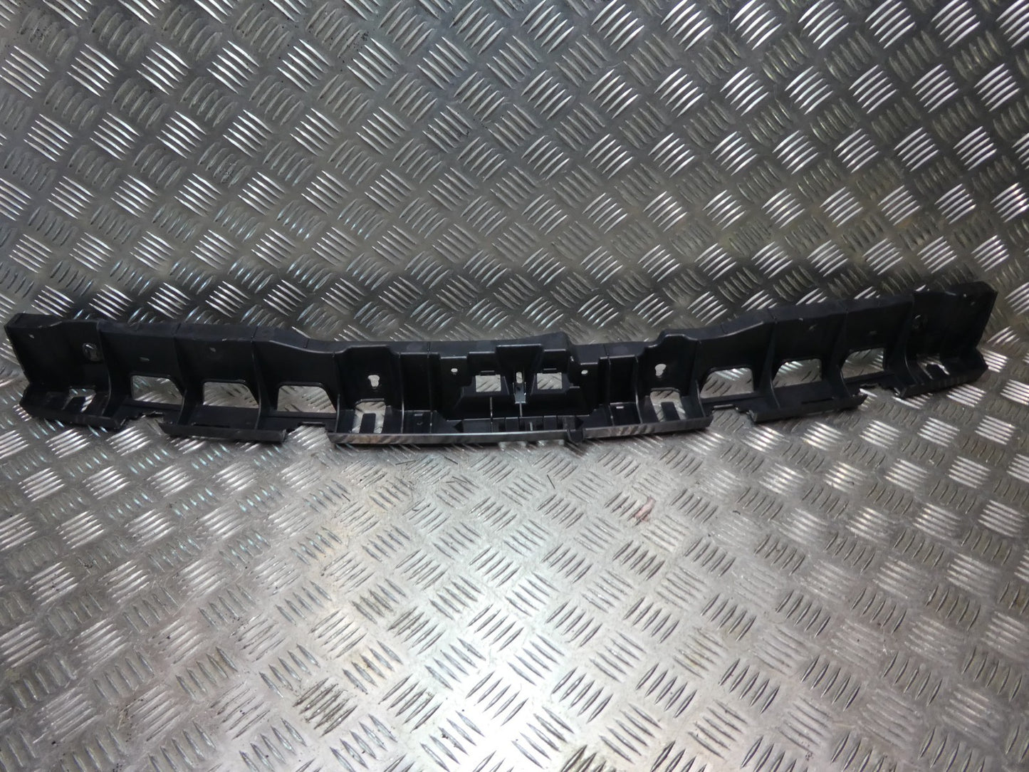 PORSCHE MACAN 2014-2018 Halter Führung Stoßstange Hinten Mitte ORIGINAL gebraucht - 95B807863