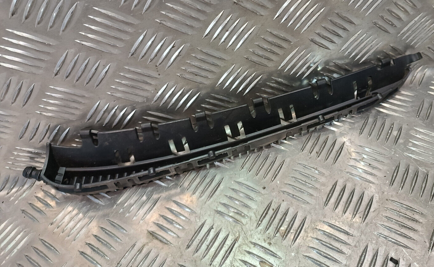 Porsche Panamera 970 Kotflügelzierleiste vorne rechts ORIGINAL gebraucht - 97050435300