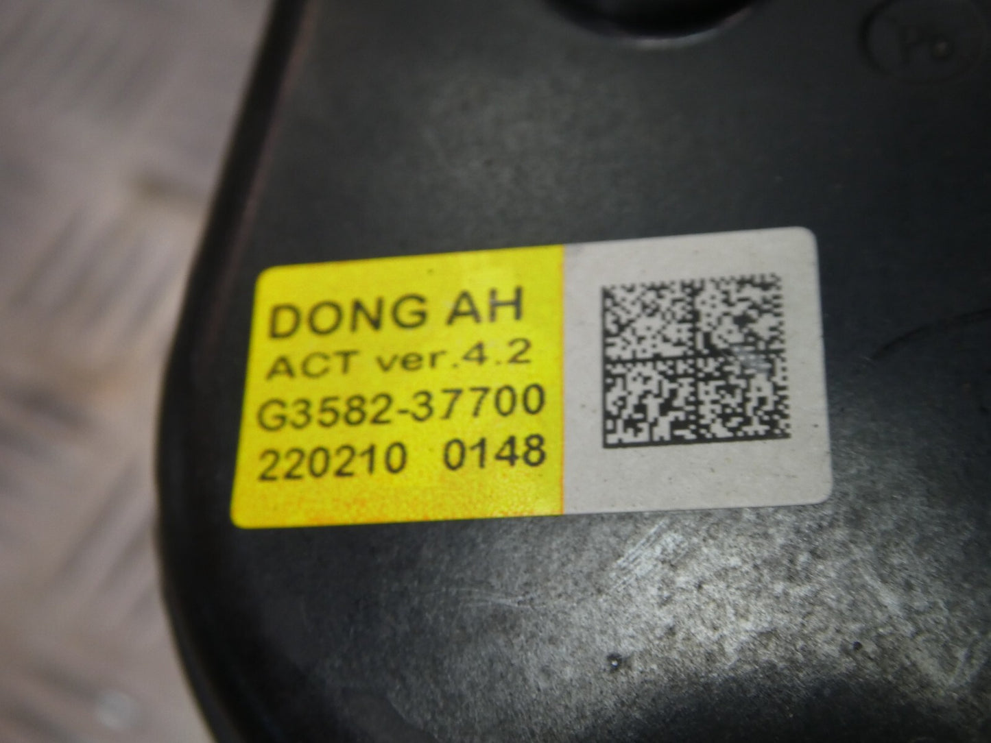 Hyundai Kona EV 2022 elektrisch hinten links + Belägen G3582-37700 ORIGINAL gebraucht - bremssattel