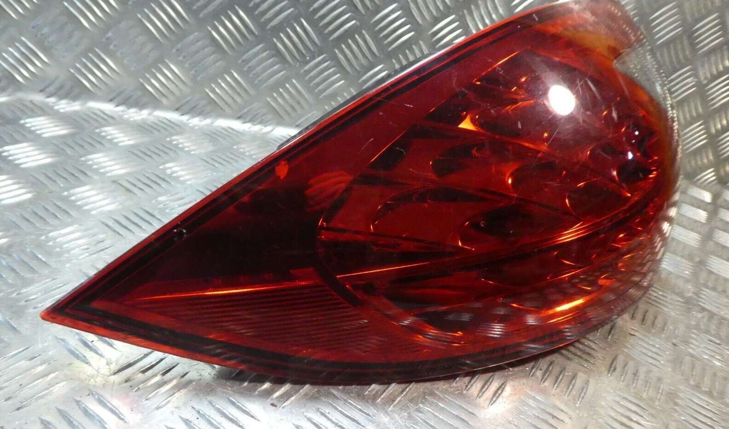 Porsche Cayenne 92A Hinten links außen Rückleuchte LED 7P5945095G ORIGINAL gebraucht - Heckleuchte