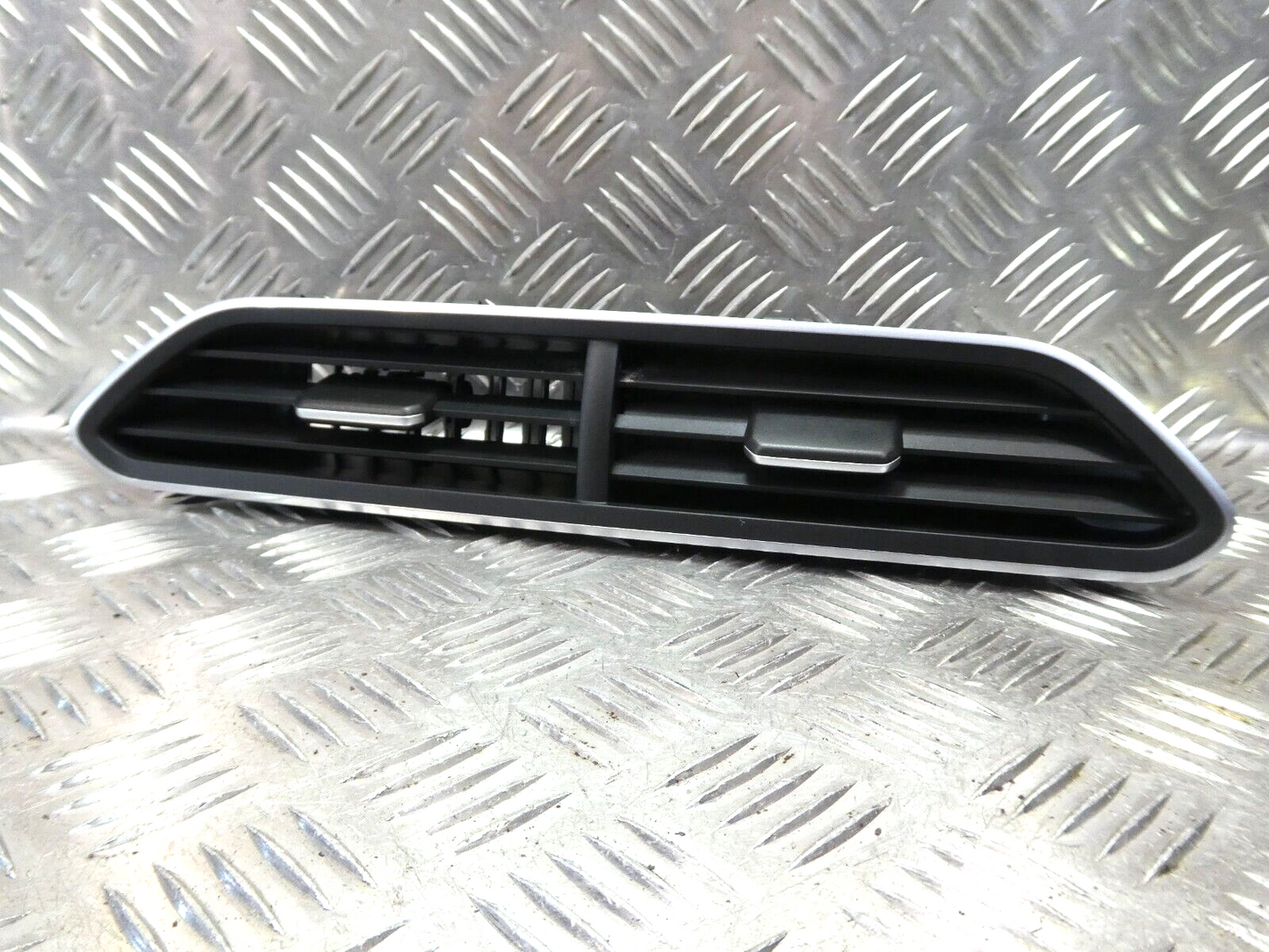 VW ID3 Armaturenbrett Mitte Lüftungsdüsen 10A819728 GNT ORIGINAL gebraucht - Volkswagen