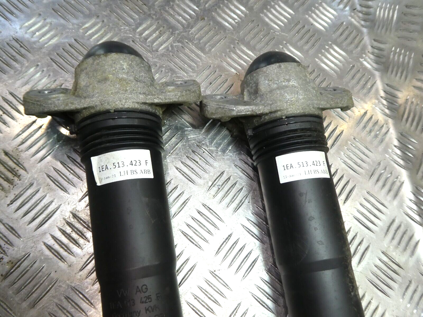 VW ID3 ID.3 Stoßdämpfer hinten rechts + links 1EA512011AE 1EA513423F ORIGINAL gebraucht - Volkswagen