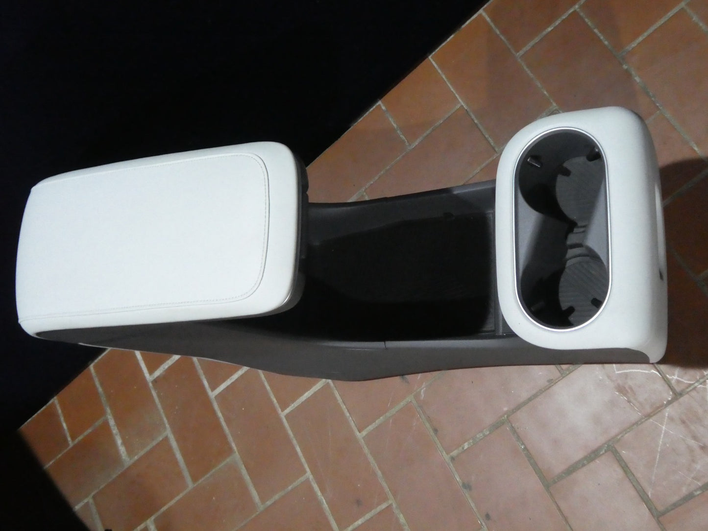 HYUNDAI IONIQ 5 Mittenkonse Vorne beweglich Becherhalter Weiß wie NEU ORIGINAL gebraucht - Armlehne