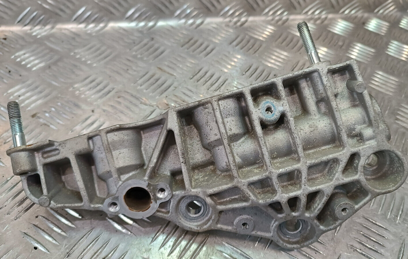 Jeep Grand Cherokee WK2 3.0 CRD Halter Abgaskühler AGR Kühler ORIGINAL gebraucht - 90513443F