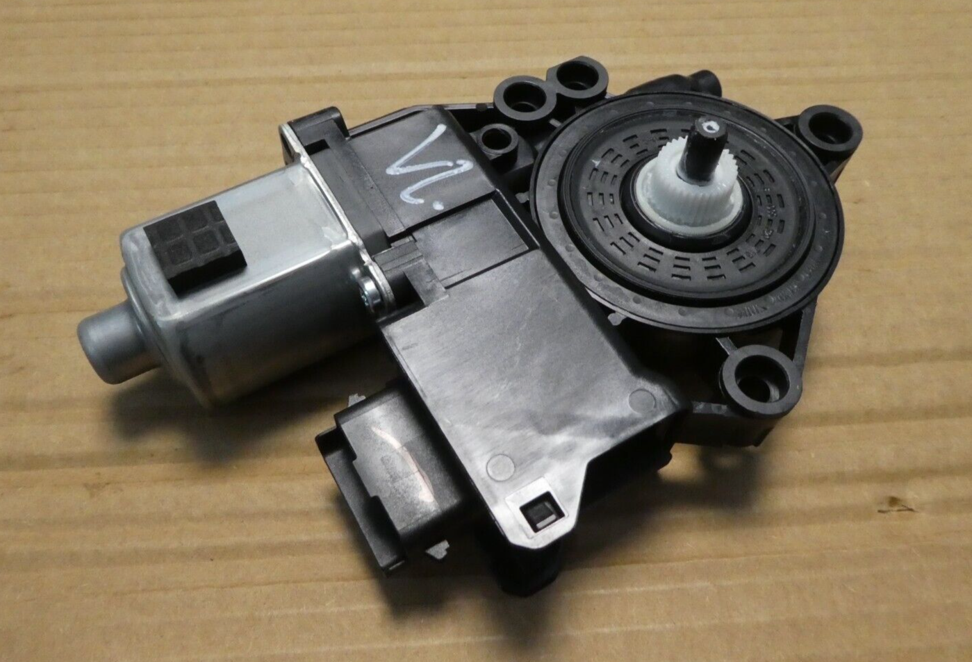 Kia Ceed ProCeed 2022 VORNE LINKS 82450-J7015 ORIGINAL gebraucht - FENSTERMOTOR