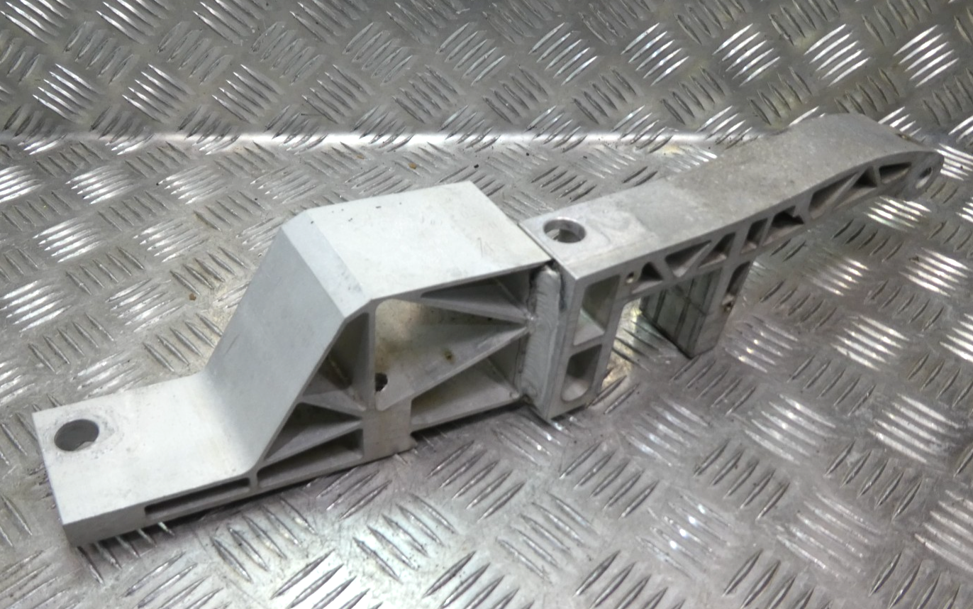 Porsche Panamera 970 Hilfsrahmenhalter Verstärkung Vorne Links ORIGINAL gebraucht - 97034111320