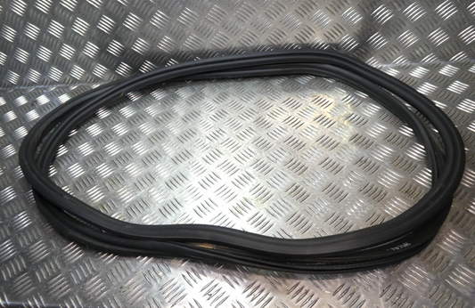 Porsche Macan 95B für Heckklappe Heckklappendichtung 95B827705J ORIGINAL gebraucht - Dichtung