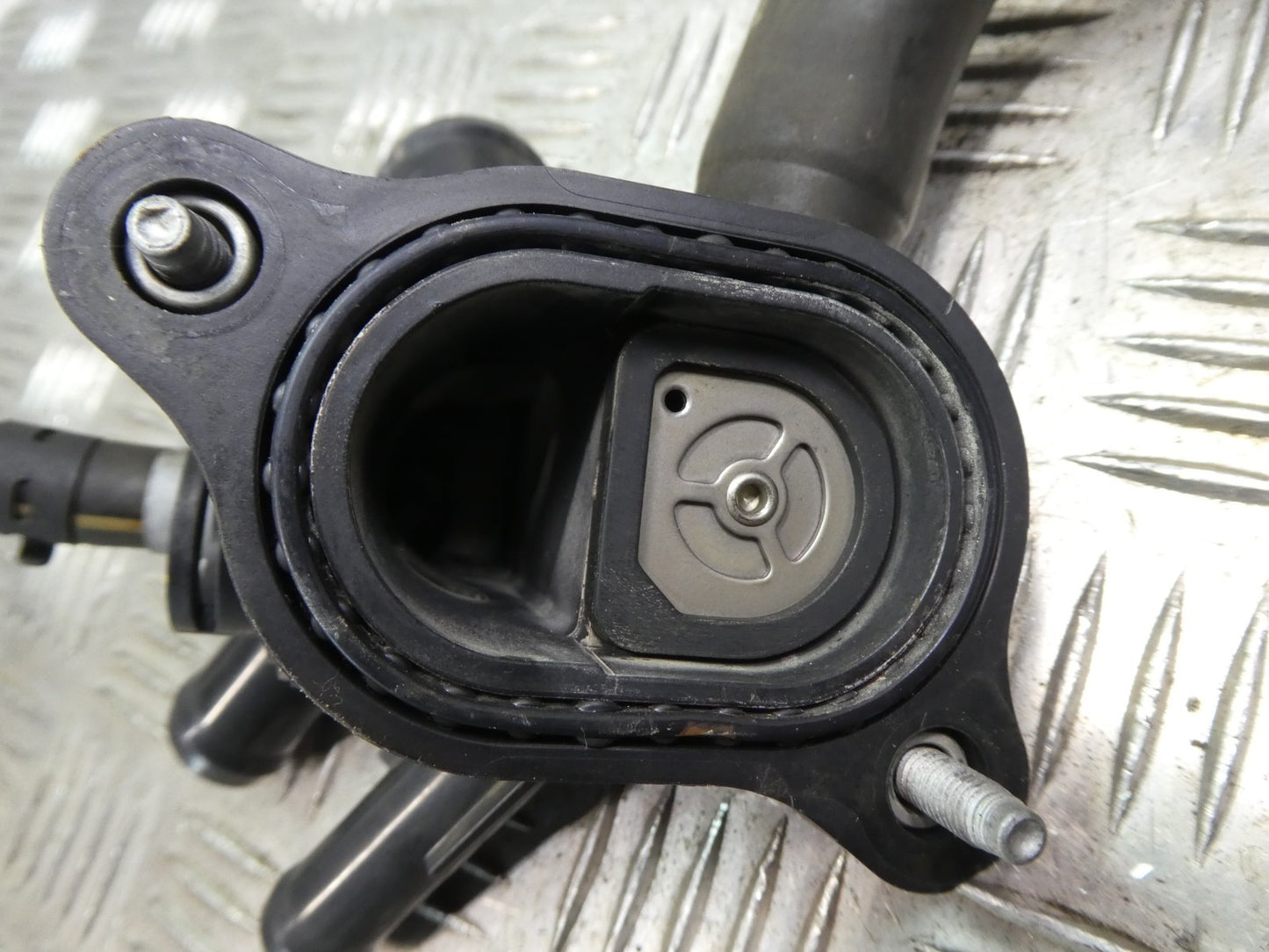 OPEL ASTRA K 1.0 TURBO Wasserkühlmittel-Thermostatgehäuse 55584965 ORIGINAL gebraucht - 812397099