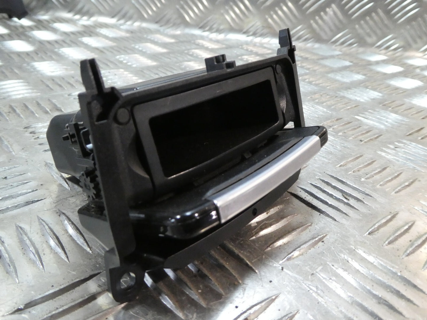 Porsche Cayenne 92A mitte vorn KLAVIER 7P5857273B ORIGINAL gebraucht - Aschenbecher
