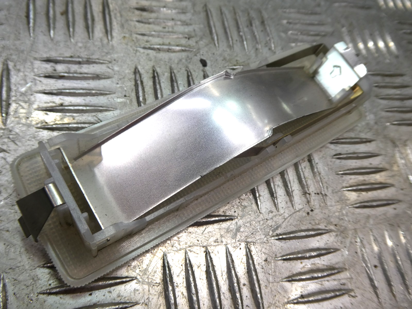 Original Mercedes-Benz W126 C126 500 SEC Leuchte Innenleuchte hinten gebraucht - 1268200101