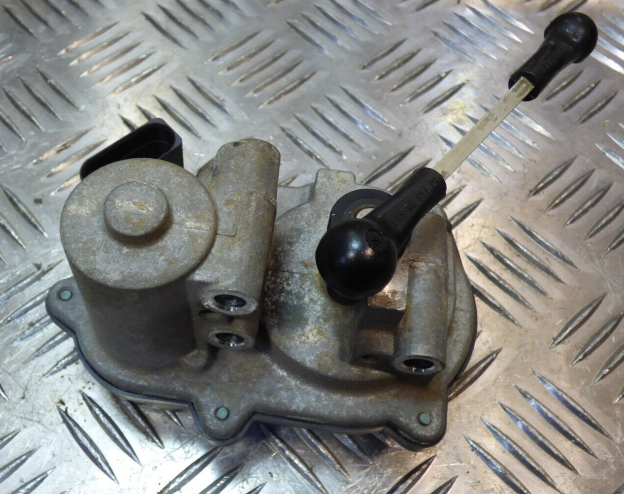Porsche Cayenne 92A TDI Luftklappensteller Stellmotor Ansaugkrümmer ORIGINAL gebraucht - 059129086L