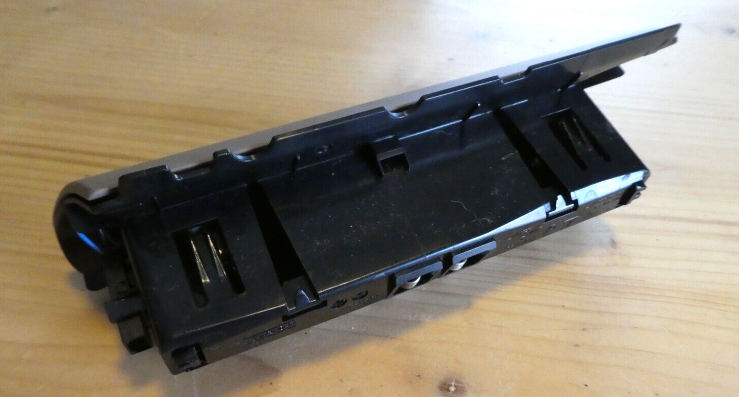 Porsche Cayenne 92A Staufach Hinten Rechts 7P5857952 Farbe Tartufo ORIGINAL gebraucht - Aschenbecher
