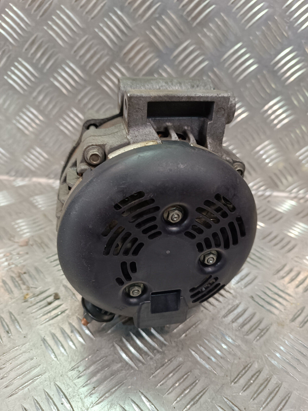 Jeep Grand Cherokee WK2 3.0 CRD Lichtmaschine 104210-6591 Denso ORIGINAL gebraucht - P04801835AB