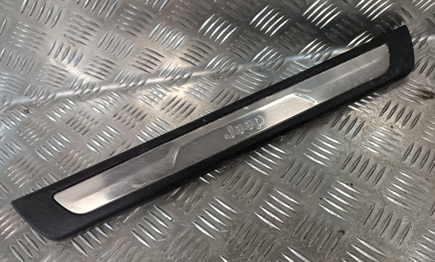 Jeep Grand WK2 Leiste Einstiegsleiste Vorne P1NC81DX9AB ORIGINAL gebraucht - Cherokee