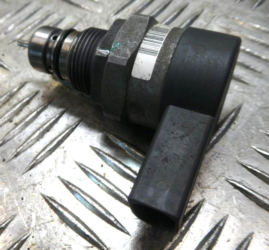 PORSCHE MACAN 3.0 TDI Kraftstoffdrucksensor Raildrucksensor ORIGINAL gebraucht - 057130764AE