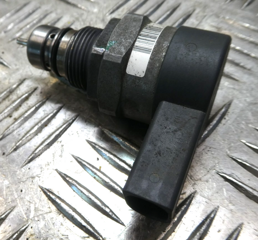 PORSCHE MACAN 3.0 TDI Kraftstoffdrucksensor Raildrucksensor ORIGINAL gebraucht - 057130764AE