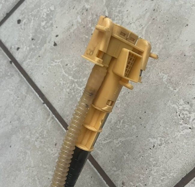 Porsche Cayenne II 92A satz für Linke Kraftstoffpumpe 7P6919715A ORIGINAL gebraucht - Kraftstoffrohr