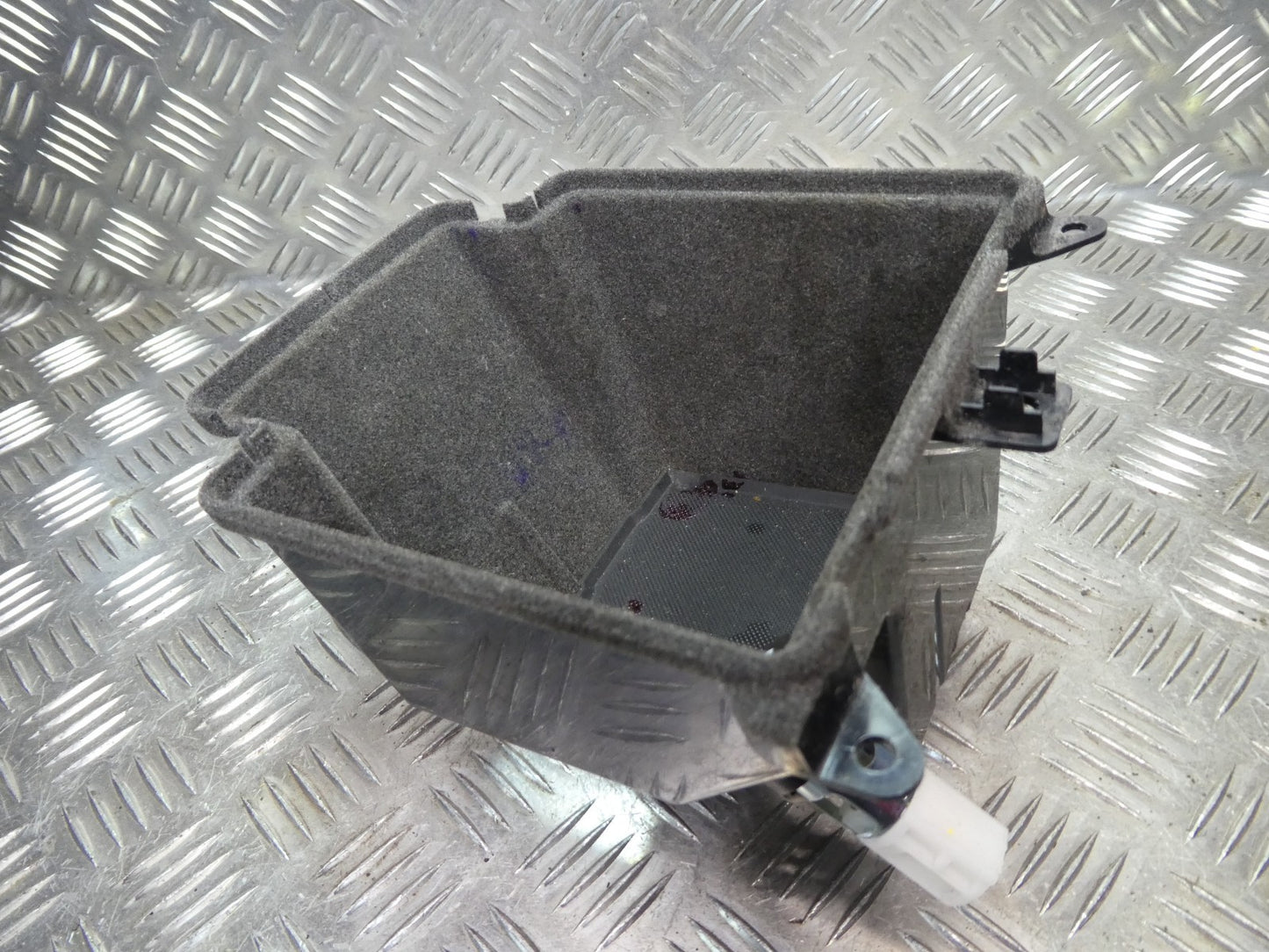 Porsche Macan 95B Handschuhkasten 95b857232 ORIGINAL gebraucht - Konsolenfach