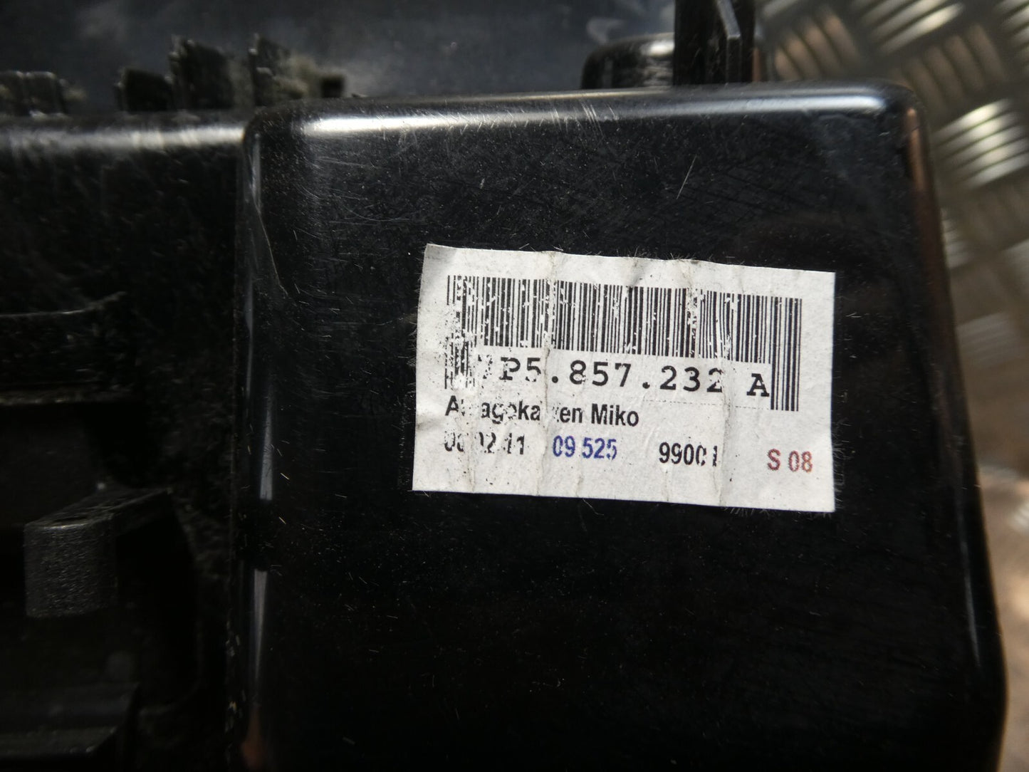 Porsche Cayenne 92A Einsatz Ablage Ablagekasten ORIGINAL gebraucht - 7P5857232A ORIGINAL gebraucht - - Mittelarmlehne