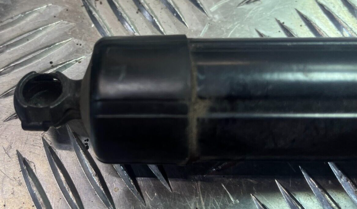 Porsche Cayenne S 92A Heckklappe Hub Powerlift 7P5827851D R = L ORIGINAL gebraucht - Gasfeder