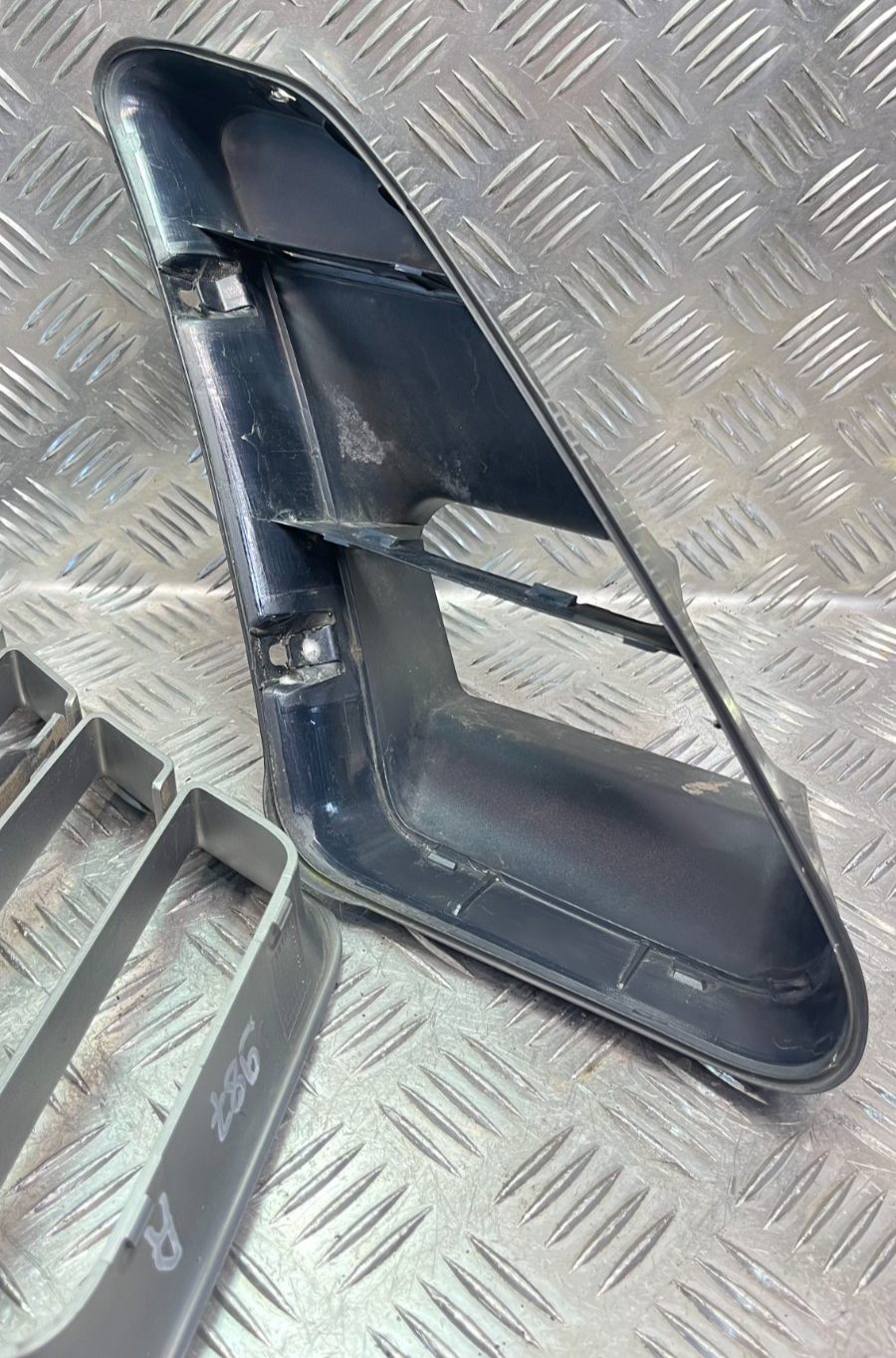 Porsche Cayman Boxster 987 Luftführung Seitenteil Gitter Rama rechts ORIGINAL gebraucht - Lufteinlass