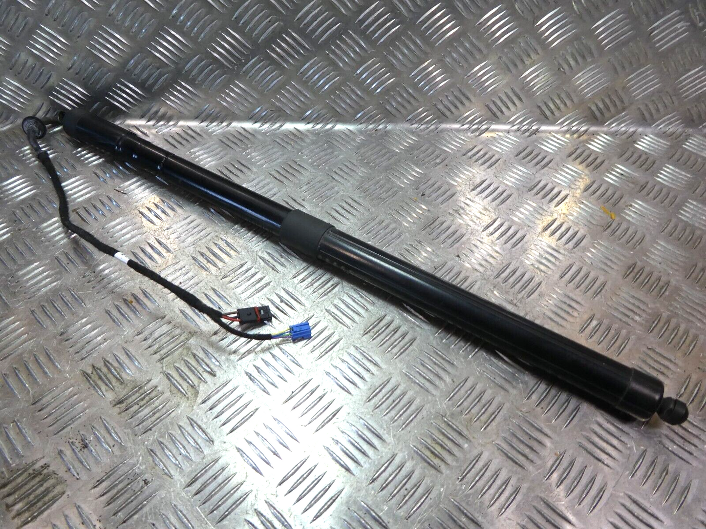 Porsche Panamera 970 Gasdruckfeder Elektrische Heckklappe L = R ORIGINAL gebraucht - 927111204