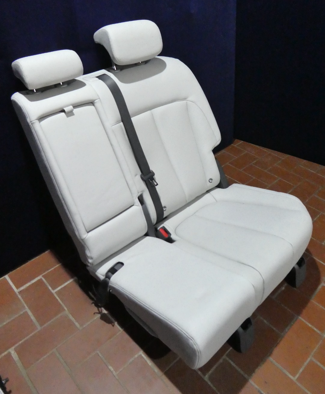 HYUNDAI IONIQ 5 Leder Sitze Hinten Links Weiß Ausstattung wie NEU ORIGINAL gebraucht - reichhaltigste