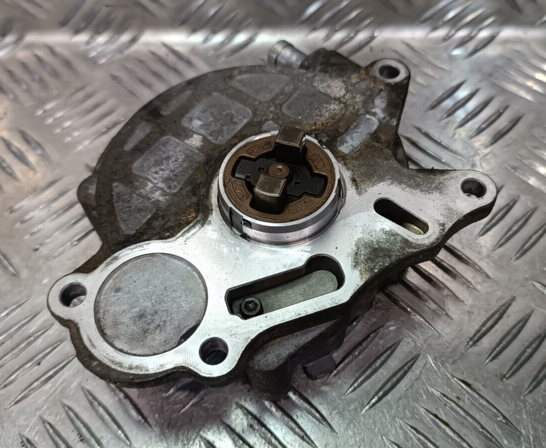 VW T5 2.0 TDI CAA Vakuumpumpe Unterdruckpumpe 03L145100F ORIGINAL gebraucht - Transporter