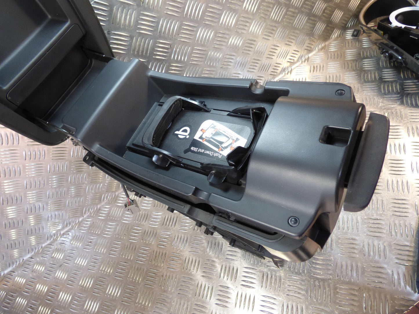 Jeep KL 2015 Leder Armlehne 1WZ46TRMAE _ 1WZ46DX9AA ORIGINAL gebraucht - Cherokee