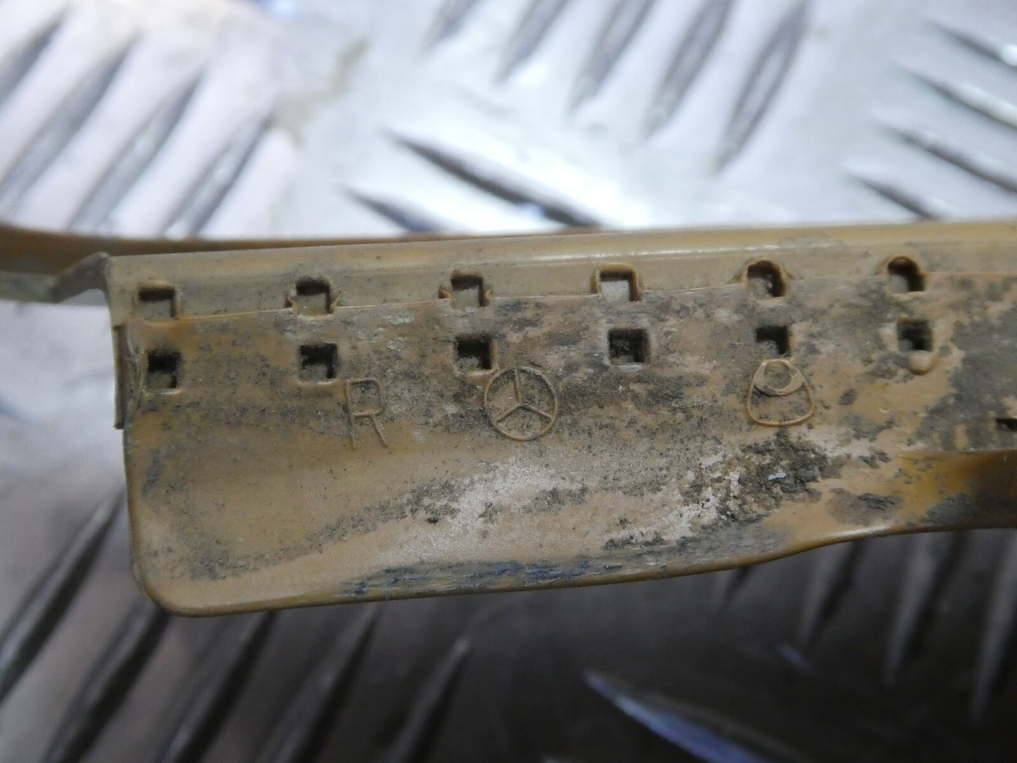 C126 Coupe SEC Einstiegsschweller Einstiegsleiste Schwellerleiste recht ORIGINAL gebraucht - Mercedes