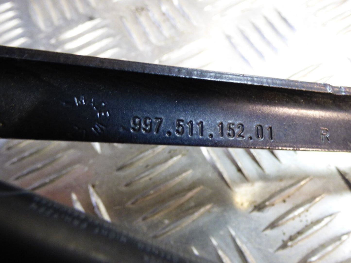 Porsche 987 997 Scharnier Motorhaube Hinten Rechts mit Federschaft ORIGINAL gebraucht - 99751115201
